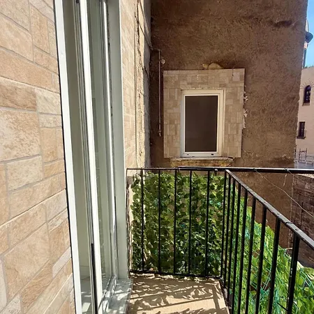 La Nuit Bed & Breakfast 4*
