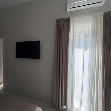 La Nuit Bed & Breakfast 4*